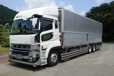 吉部運送の10トンウイング車