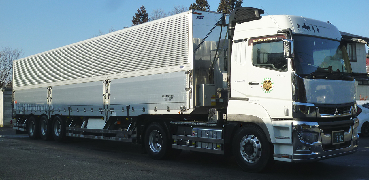 幹線輸送を担う大型トレーラー